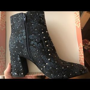 Gianni Bini High Shine boots